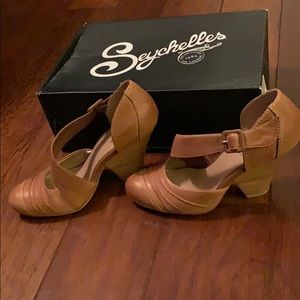 Seychelles Whiskey Leather Backspace pumps